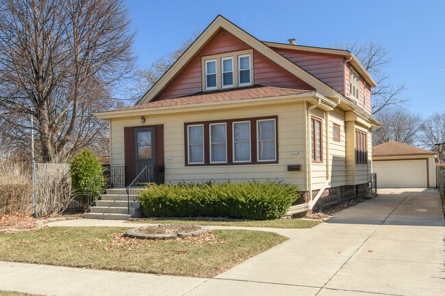 Building Photo - 2028 S 85th St