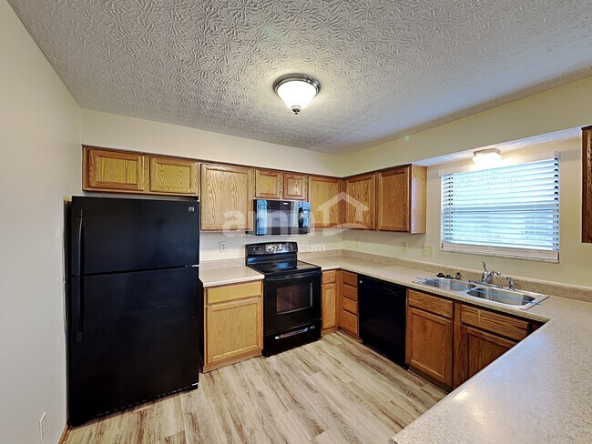 Foto del edificio - 3047 Hollybank Rd