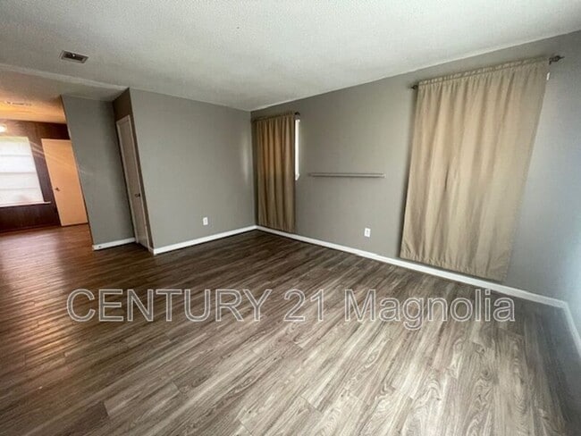Foto del edificio - 3615 Goldfinch Dr