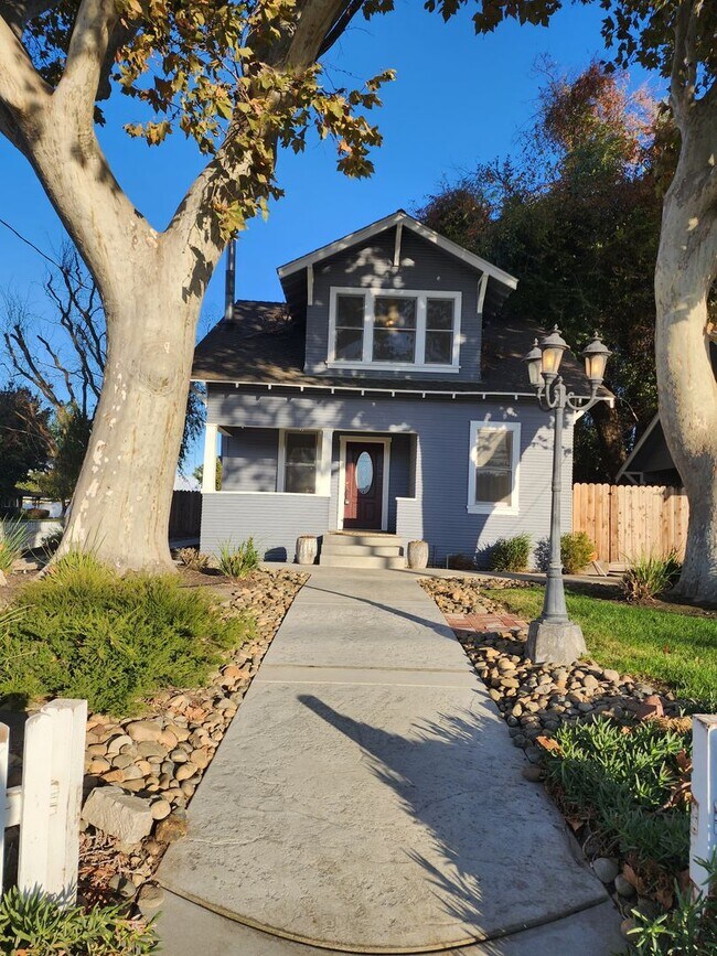 Foto del edificio - 4 Bedroom 2 Bathroom Located In Turlock wi...