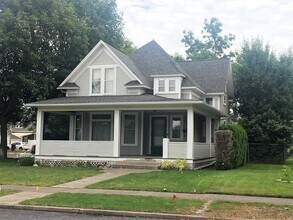 Building Photo - 828 W Jackson Ave