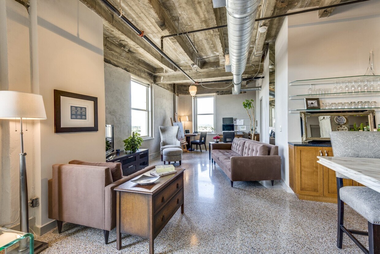 Foto principal - 221 W Lancaster-42362