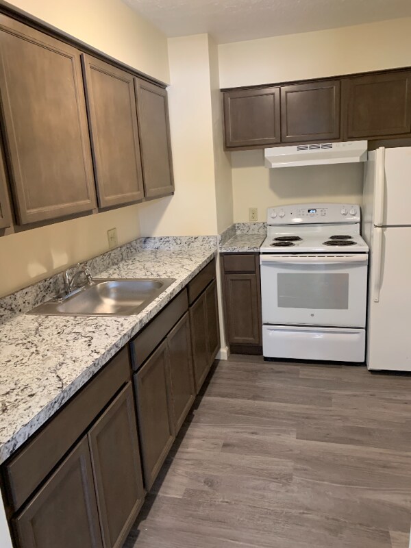 Foto del edificio - 1320 Bailey Rd