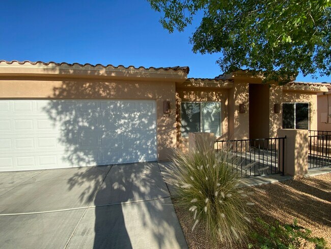 Front 2nd View - 295 S Grapevine Rd