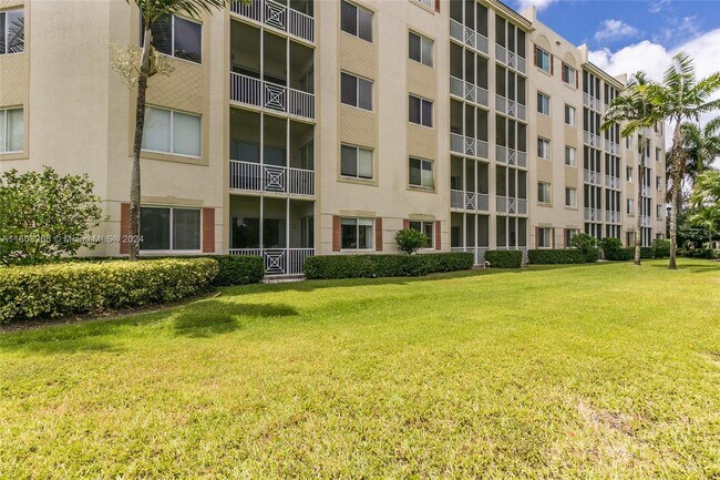 Foto del edificio - 3500 Oaks Clubhouse Dr