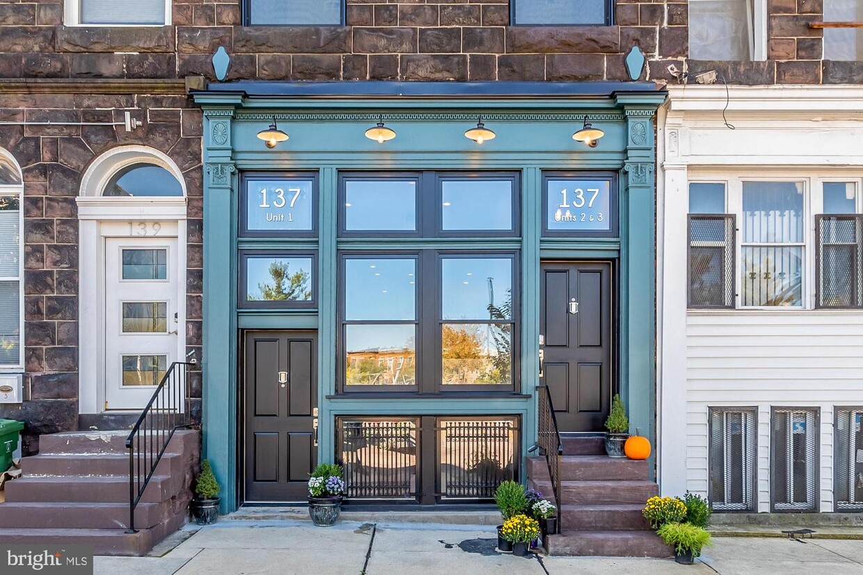 Primary Photo - 137 E North Ave