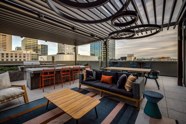 Foto del edificio - The Brady