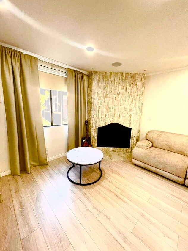 21720 Hart St, Canoga Park, CA 91303 Townhome Rentals in Canoga Park