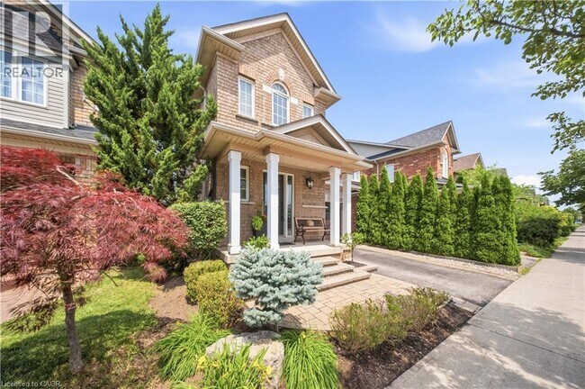 Photo du bâtiment - 5875 Blue Spruce Ave