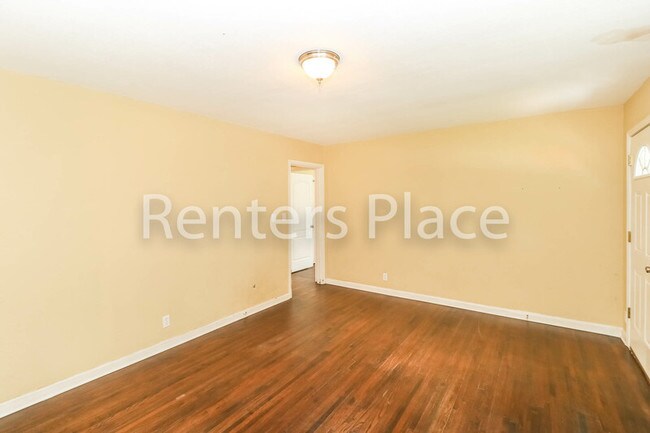 Building Photo - 913 E 37th St