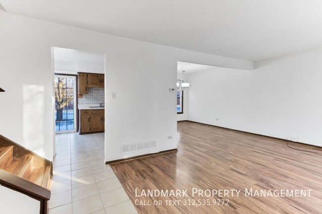 Building Photo - 18819 Oakwood Ct