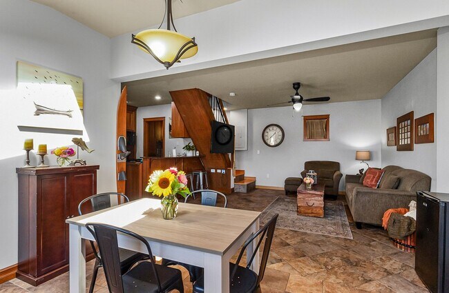 Foto del edificio - 5302 Wonderland Rd