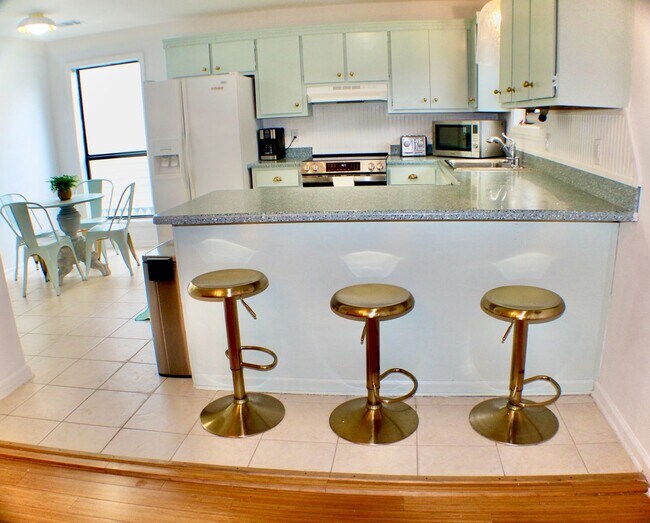 Building Photo - Home In the Heart of Mt Pleasant!