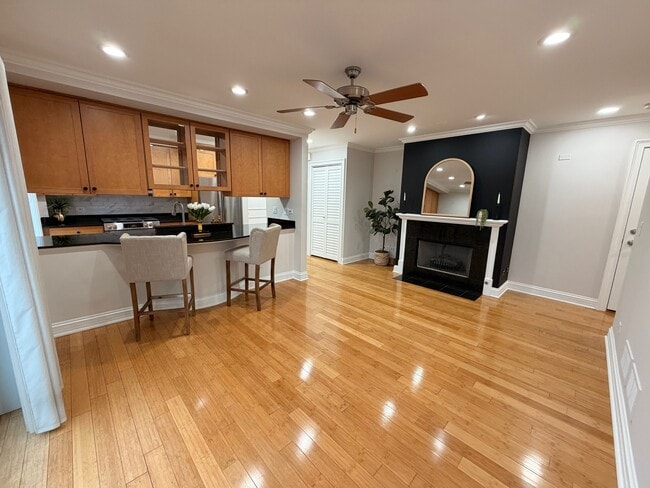 Photo - 122 S Evergreen Ave Apartment