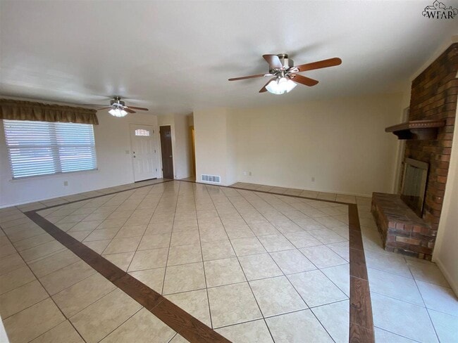 Building Photo - 5228 E Woodhaven Dr