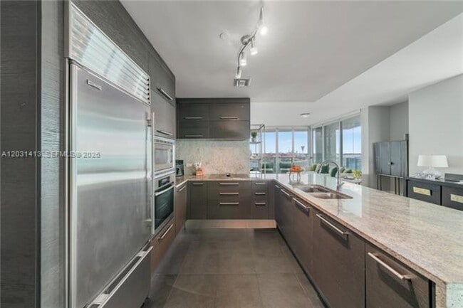 Building Photo - 900 Biscayne Blvd