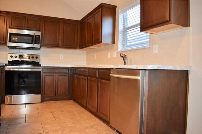Building Photo - 6245 Trinity Creek Dr