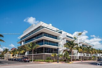 Building Photo - 300 Collins Ave