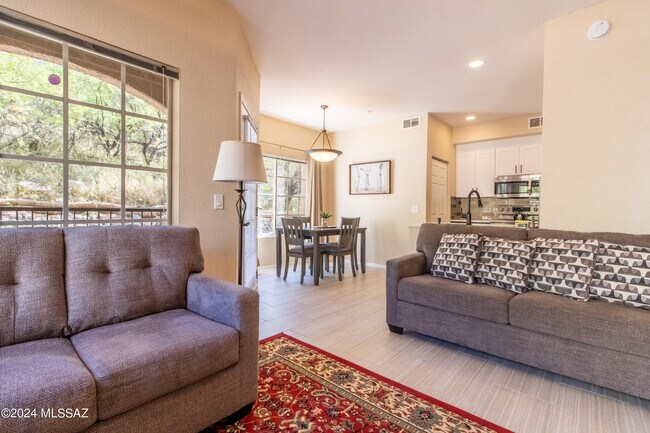 Foto del edificio - 1500 E Pusch Wilderness Dr