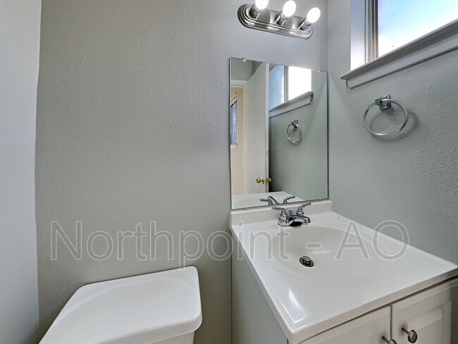 Building Photo - 6431 Sandy Oaks Dr