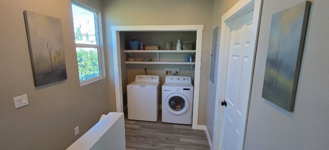 Building Photo - 10663 Encino Ave