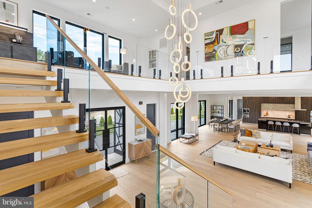 Primary Photo - 1733 Chain Bridge Rd