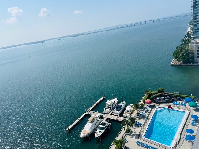 Building Photo - 905 Brickell Bay Dr