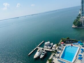 Building Photo - 905 Brickell Bay Dr