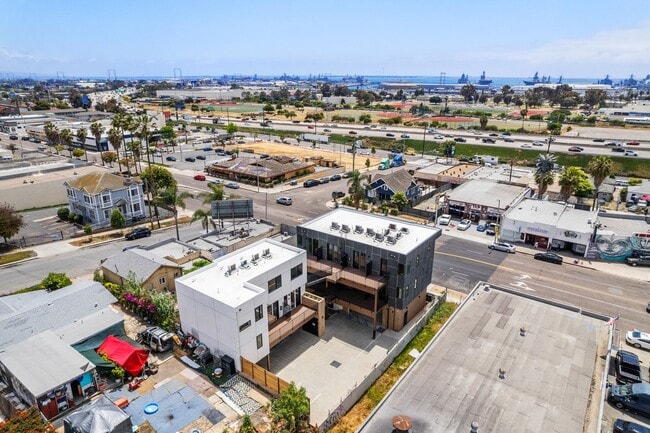 Building Photo - Modern 1x1 - Premier National City Location. Immediate Move-In!