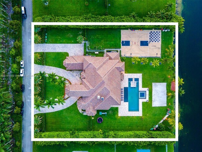 Foto del edificio - 7401 Peppertree Cir S