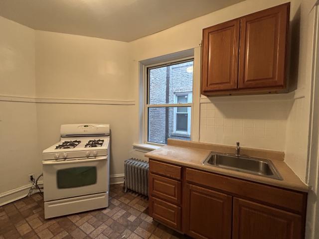 Foto principal - 1 bedroom in Chicago IL 60626