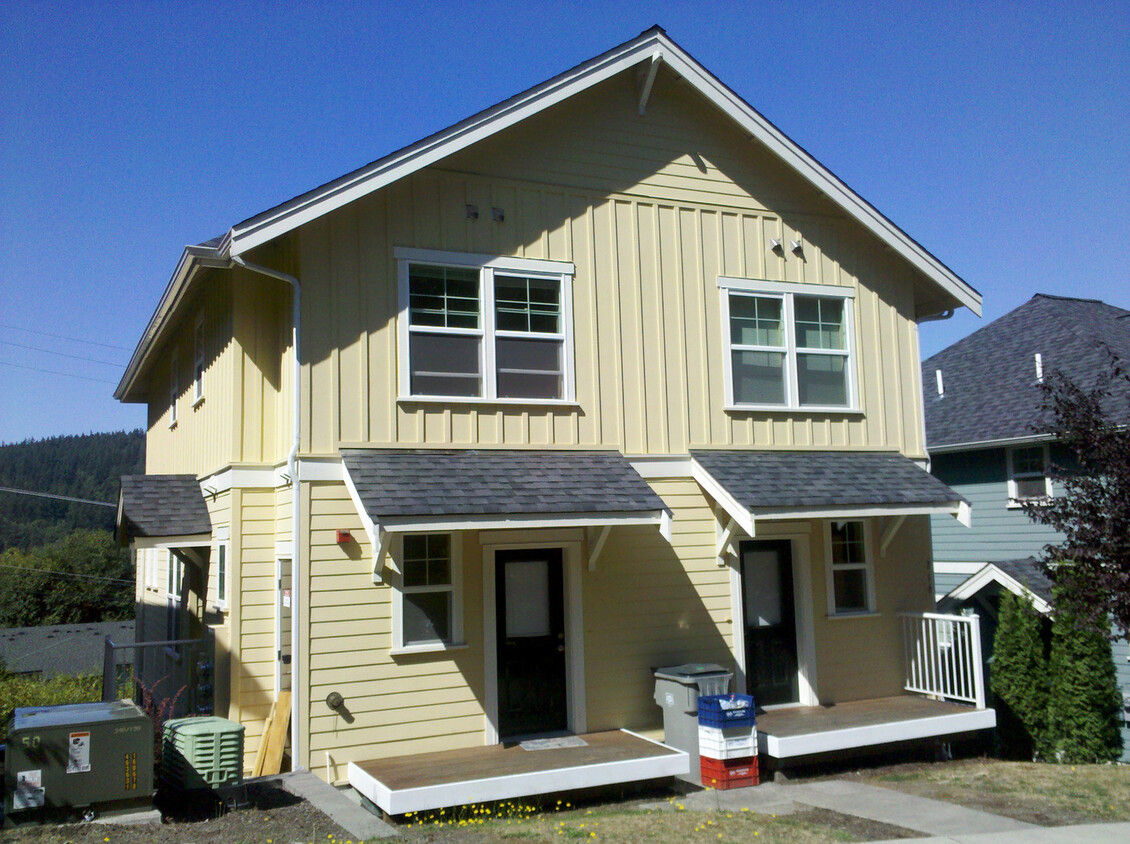 Primary Photo - 216 Ashley Ave