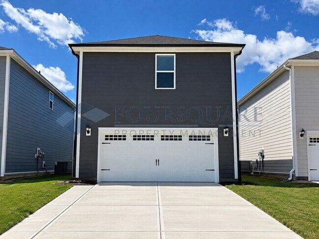 Foto del edificio - Beautiful New Construction Home Surrounded by Nature: 4 Beds , 2-Car Garage ,Washer & Dryer Included