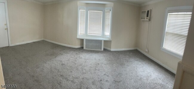 Foto del edificio - 136 E Main St