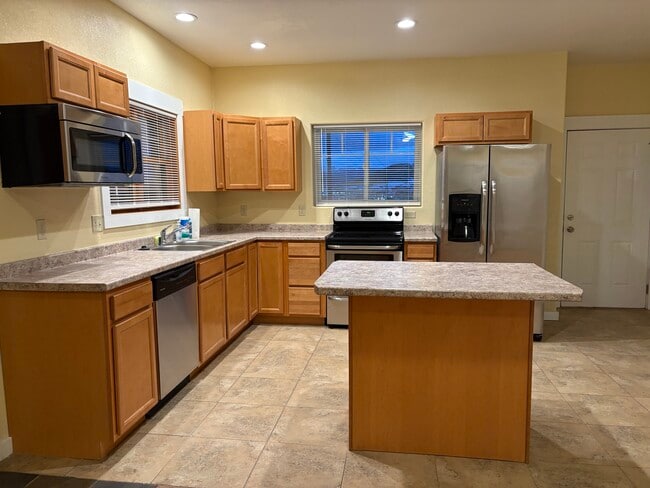 Foto del edificio - 421 S Washington St