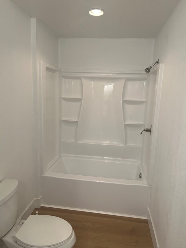 Foto del edificio - 13185 Don Julian Rd