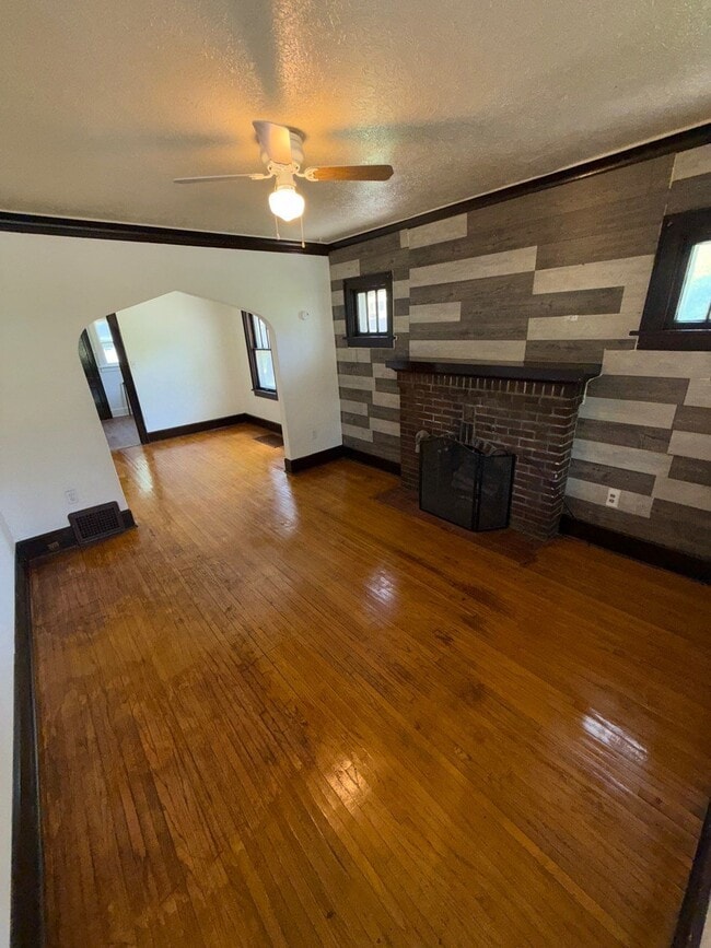 Building Photo - 519 N Johnston Ave
