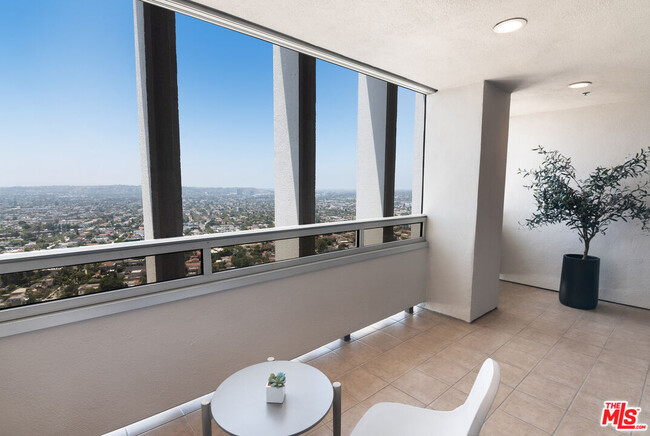 Building Photo - 5670 Wilshire Blvd