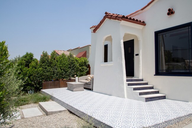 2 habitaciones, 1 baño - 880 pies cuadrados - 3625 Edenhurst Ave