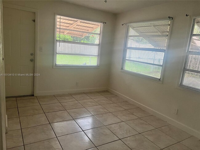 Foto del edificio - 5040 SW 92nd Terrace