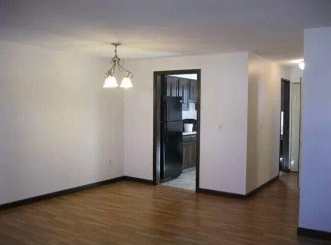 Foto del edificio - 128 Hadley Village Rd