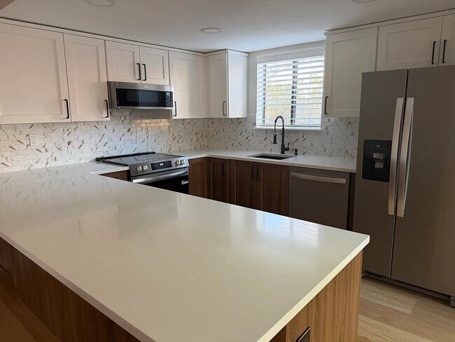 Foto del edificio - Newly Remodeled 1-Bed 1-Bath Townhome with Garage Parking – Available Now!