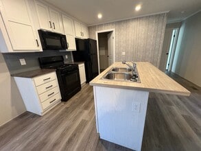 Building Photo - 2404 E Birch Dr