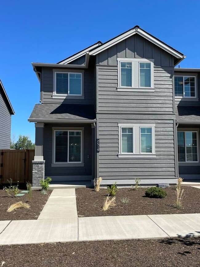 Building Photo - 2519 NW Spruce Cone Ln