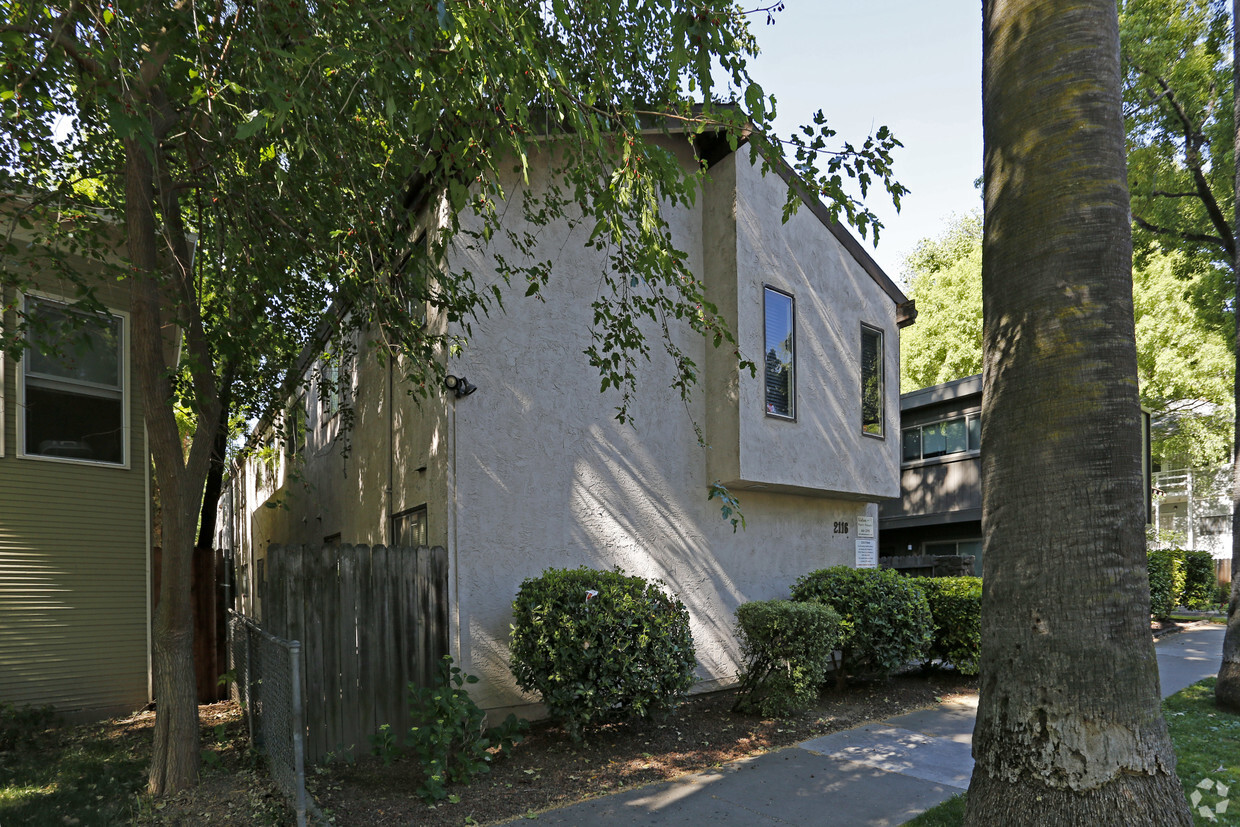 Building Photo - 2116 D St