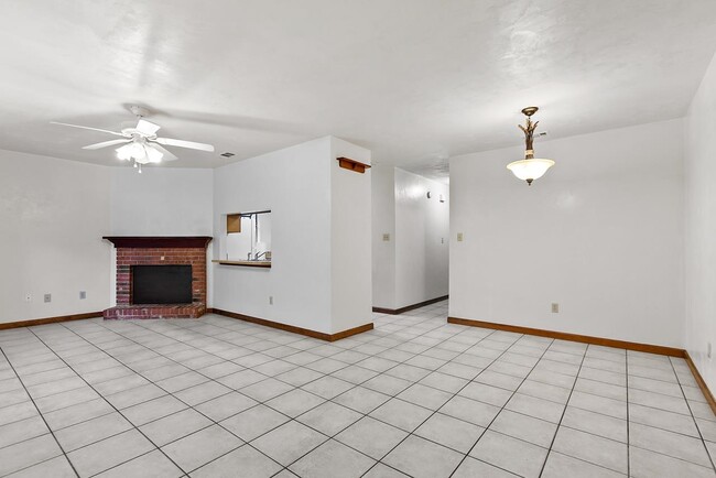 Building Photo - 2035 Gardenbrook Ln
