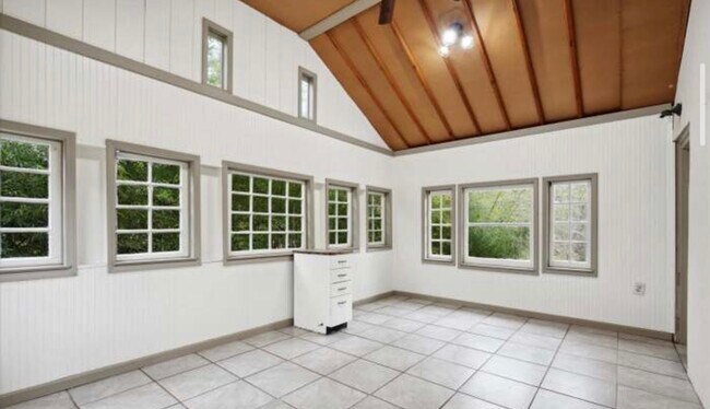 Foto del edificio - 4240 Fairview Ave