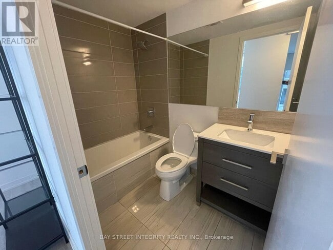 Building Photo - 28 Wellesley St E