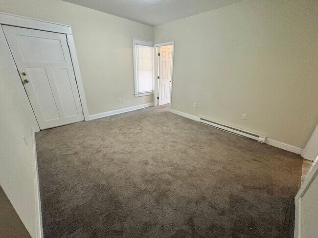 Building Photo - 605 Hammond St