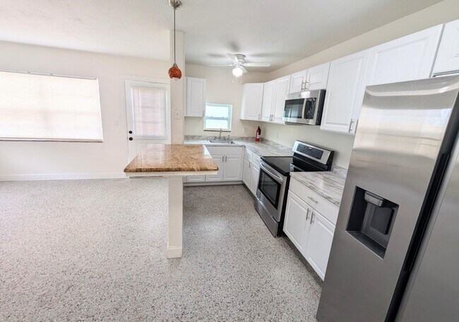 Building Photo - 124 146th Ave E